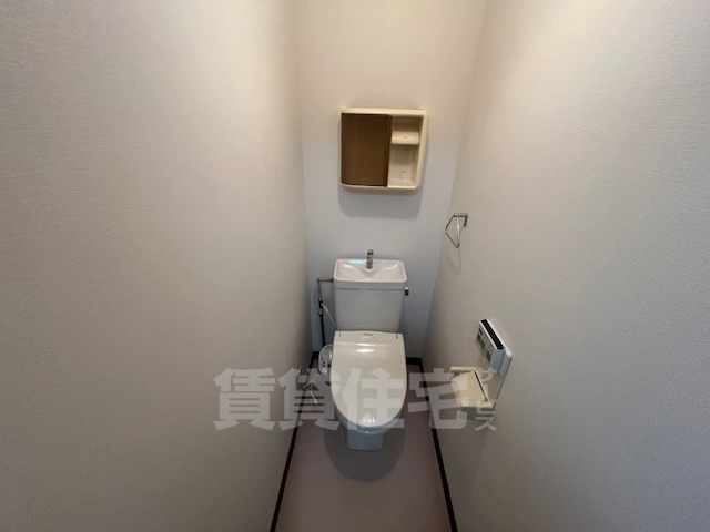 地下鉄東西線 山科駅 徒歩2分 6階建 築27年のトイレ写真