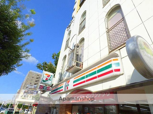 コンビニ　セブンイレブン（コンビニ）まで675m