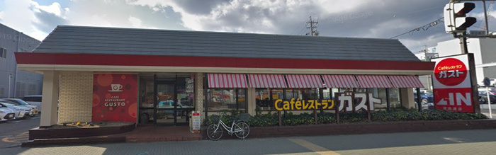 飲食店　ガスト（飲食店）まで827m