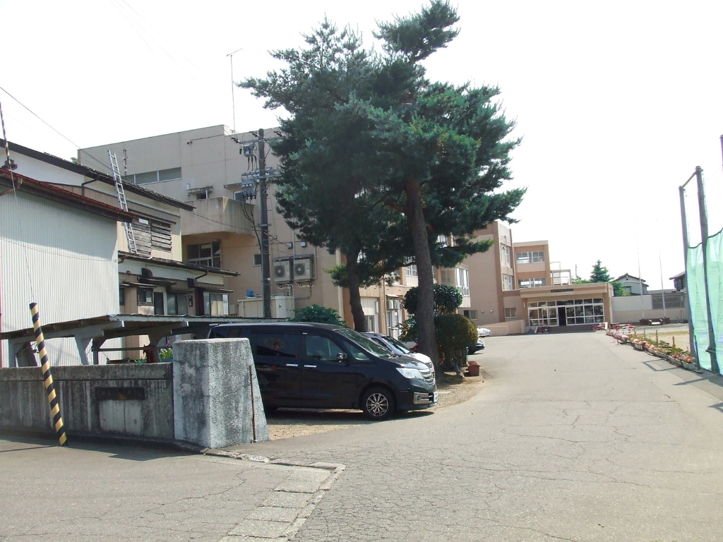 中学校　長岡市立栖吉中学校（中学校）まで488m