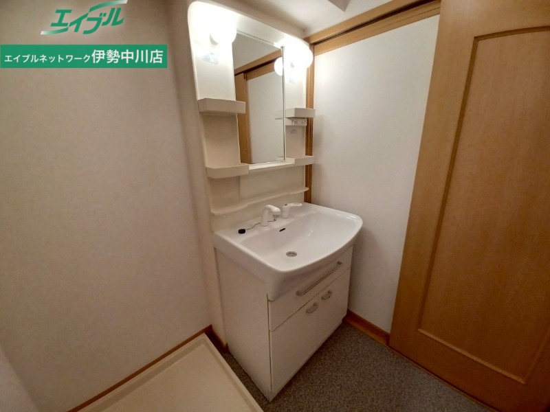 洗面設備　反転タイプ参考写真