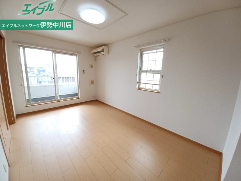 居室・リビング　反転タイプ参考写真