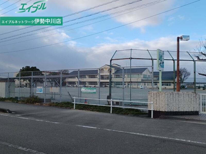小学校　松阪市立米ノ庄小学校（小学校）まで1204m