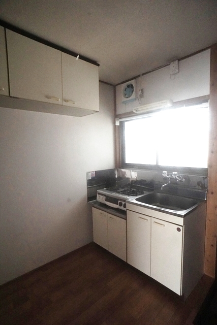 キッチン　上下に収納があるので使い勝手の良いキッチンです！！