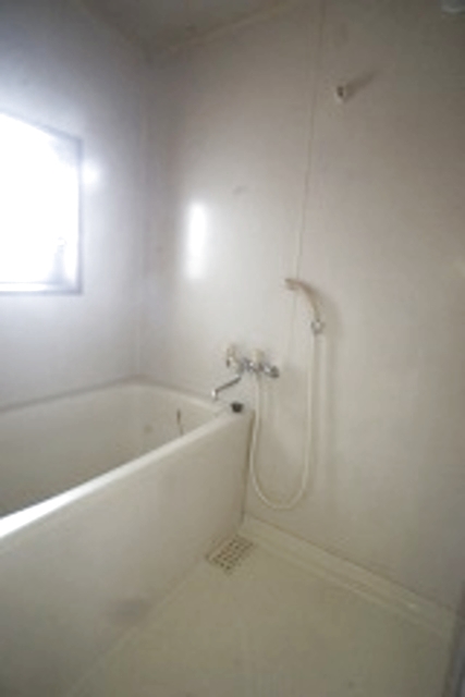 バス・シャワールーム　清潔感のある浴室で、１日の疲れを癒しリラックスできます。