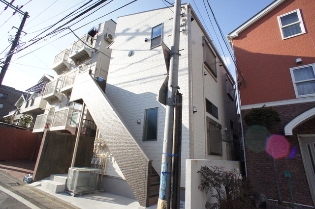 建物外観　２４時間管理だから入居中のトラブルも安心ですね。