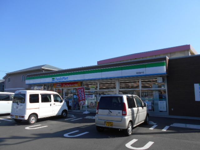 コンビニ　ファミリーマート開成延沢店（コンビニ）まで636m