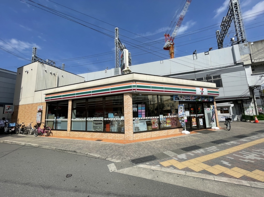 コンビニ　セブンイレブン 枚方市駅東口店（コンビニ）まで202m