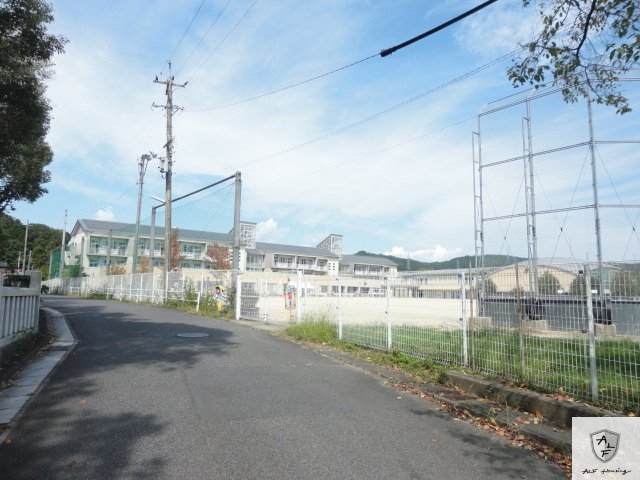小学校　土岐市立泉小学校（小学校）まで1292m