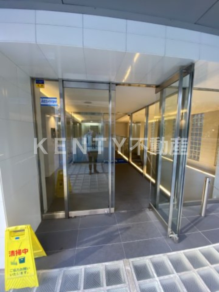 その他　落ち着いたエントランスです