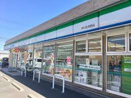 コンビニ　ファミリーマート中川住宅西店（コンビニ）まで379m