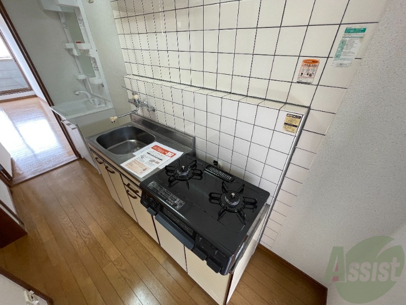 キッチン　シンプルで使いやすいキッチンです。下には収納もございます。