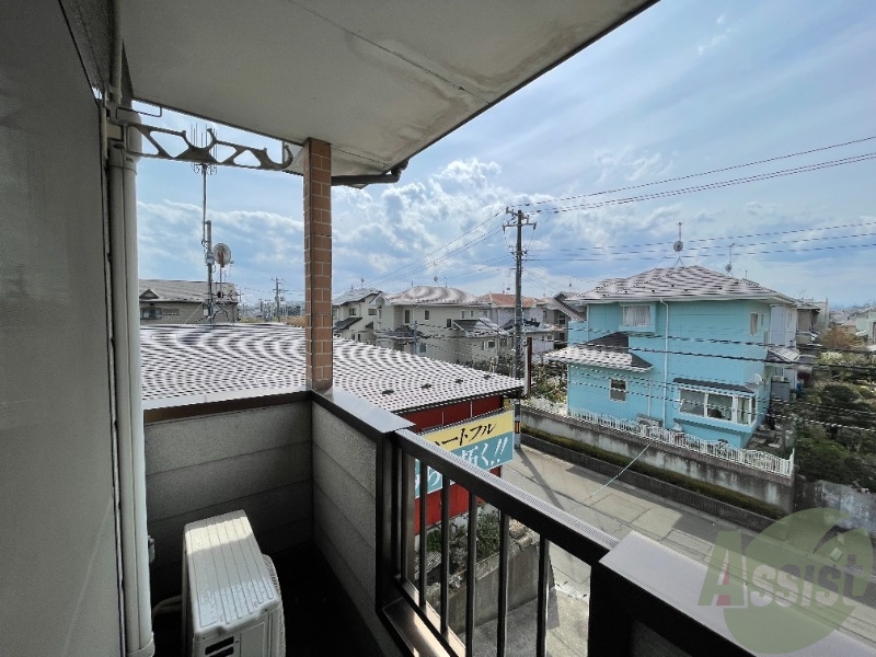 バルコニー　広いバルコニーです。洗濯物が干しやすいですね。