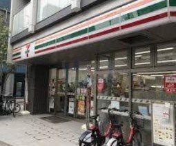 コンビニ　セブンイレブン新宿下落合3丁目店（コンビニ）まで300m