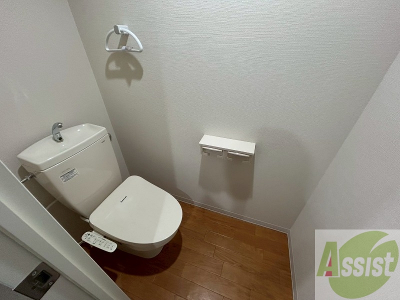 トイレ　こちらはトイレです。清潔感があり、安心して使用できます。