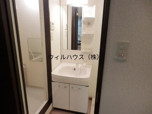 洗面設備　シャンプードレッサーで朝の支度もバッチリ