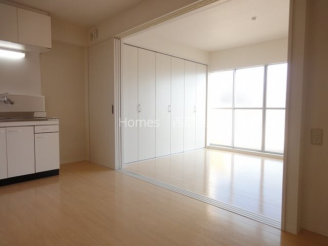 居室・リビング　別号室参考写真