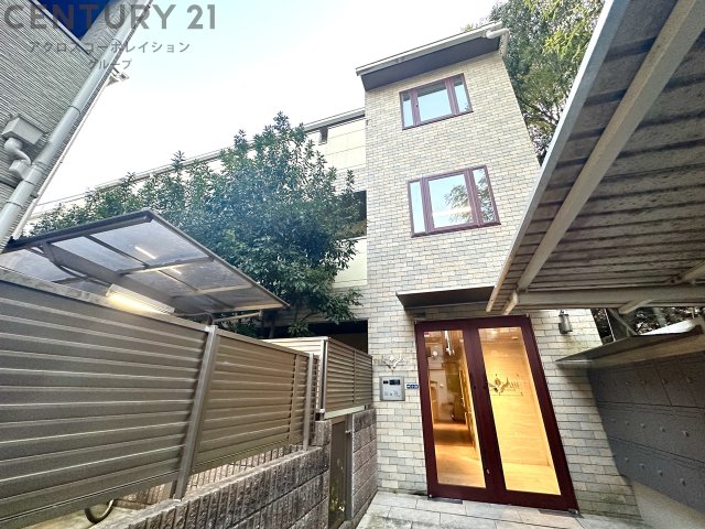 建物外観　オートロック付き完備で安心のセキュリティ♪