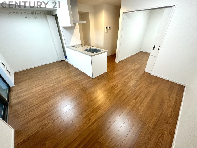 居室・リビング　南西向き12.8帖の洋室です♪