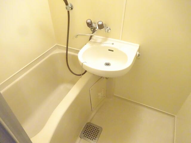 バス・シャワールーム　他の部屋の写真を使用していま…?