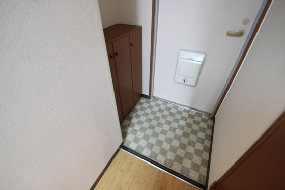 玄関　※別号室の写真です