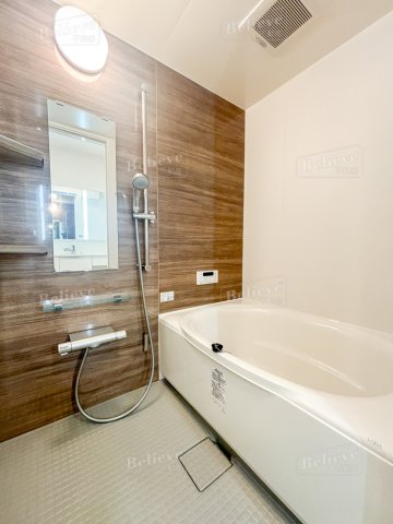 バス・シャワールーム　追い焚き・浴室乾燥機付きのお風呂です♪