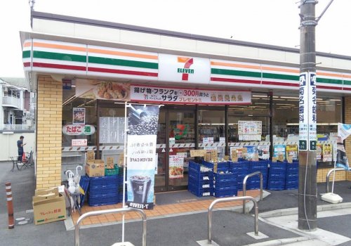 コンビニ　セブンイレブン 横浜菊名3丁目店（コンビニ）まで704m