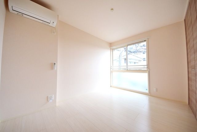 その他部屋・スペース　★★柔らかいお色味のフローリングです★★