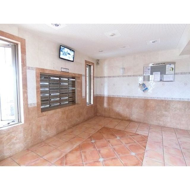 ロビー　【エントランス（外）】※写真は同タイプです。現況を優先します