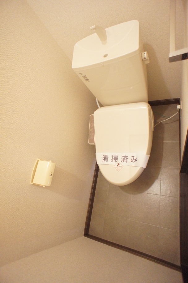 トイレ　温水洗浄便座仕様！