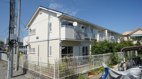 建物外観　南向き南西角部屋！南側庭の為日当り良好！