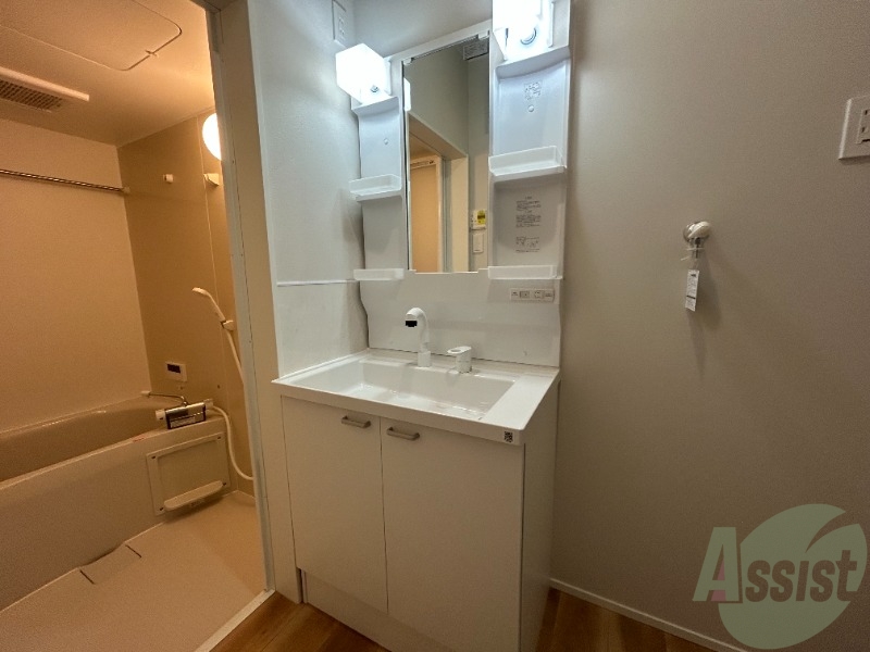 洗面設備　シャンプードレッサーなので身支度しやすそうですね。