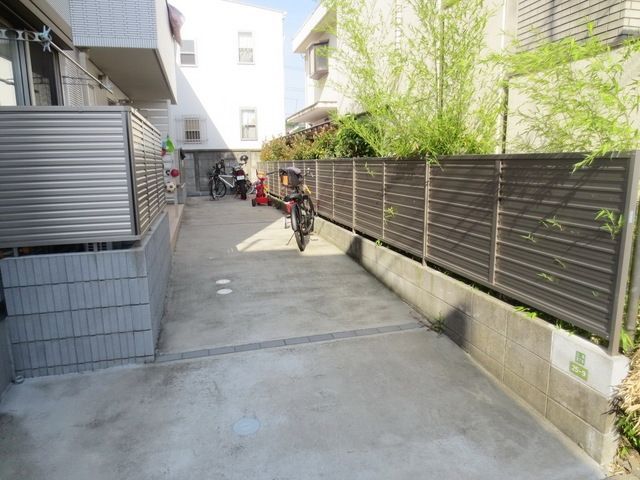駐車場　★駐輪スペース★※別のお部屋の参考写真