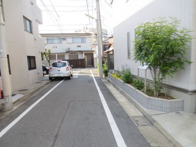 その他　★建物隣接の道路です★※別のお部屋の参考写真