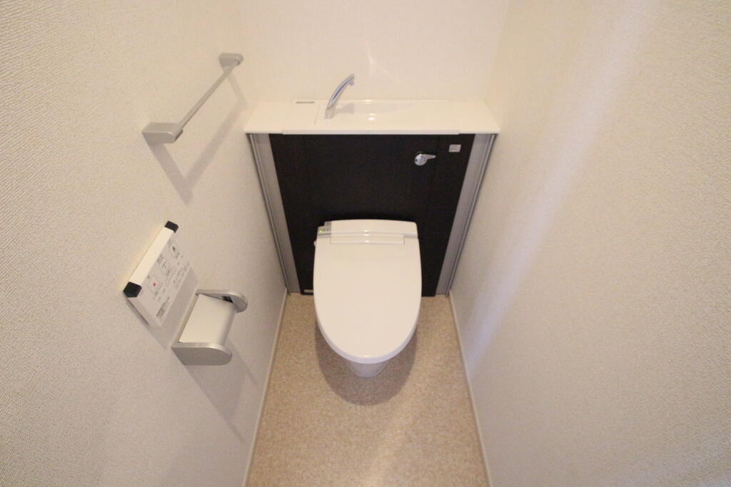 トイレ　同建物別号室　おしゃれ！タンクレス！ウォシュレット！