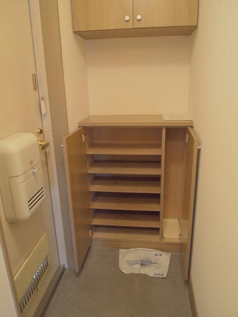 玄関　同物件別部屋参考