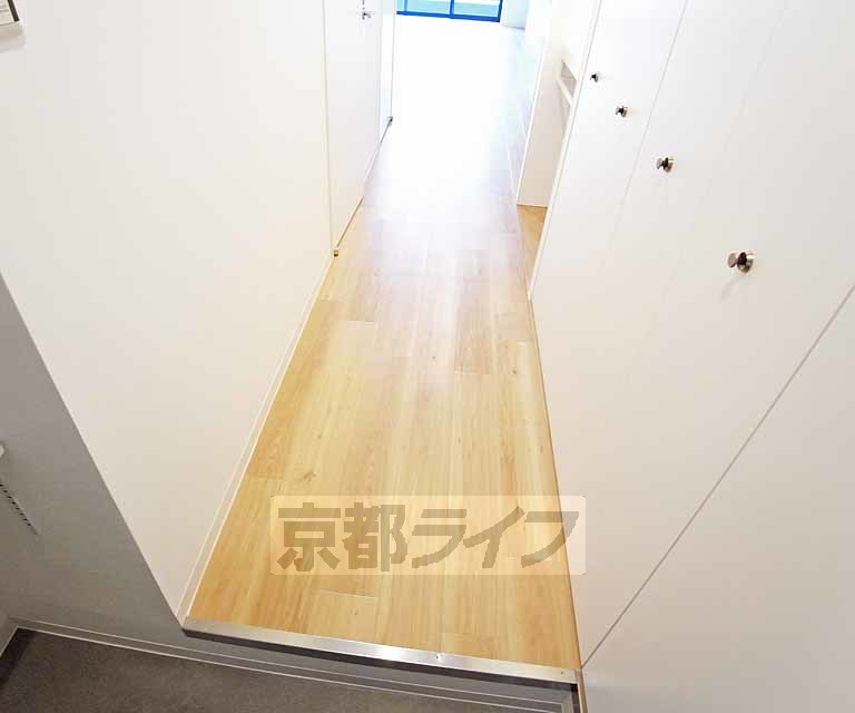 その他部屋・スペース　明るい廊下です。