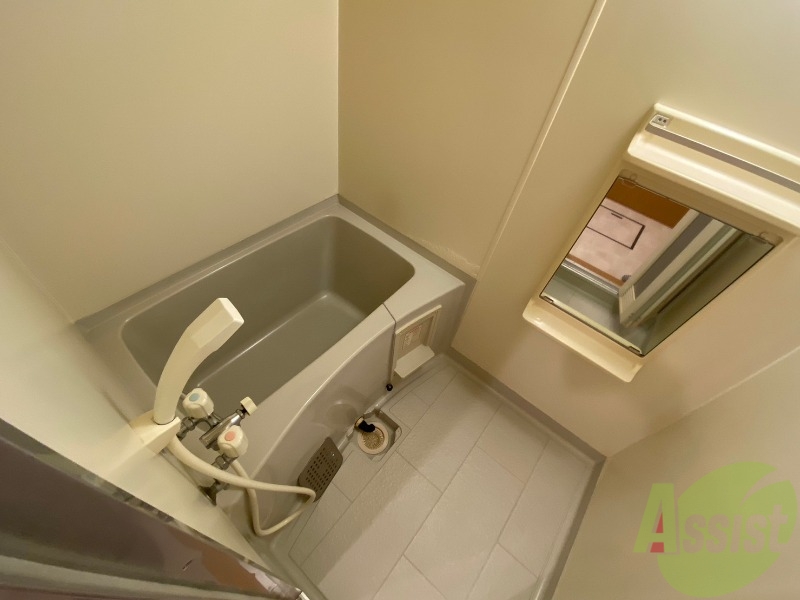 バス・シャワールーム　ユニットバスです。疲れを癒すのに欠かせませんね！