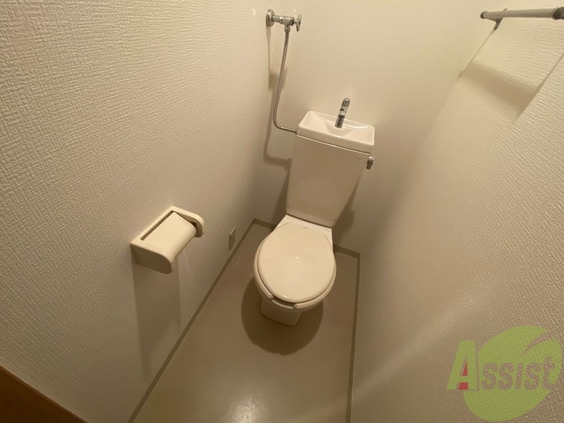 トイレ　こちらはトイレです。清潔感があり、安心して使用できます。