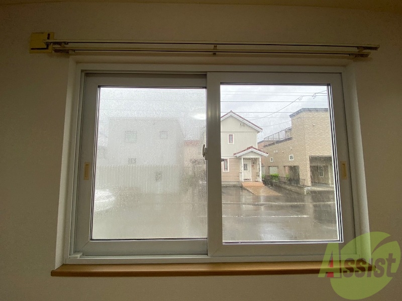 バルコニー　窓が大きいので風の通りが良さそうですね！！