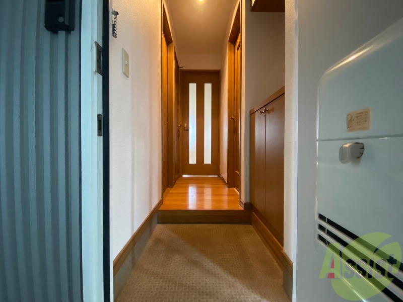 玄関　玄関の様子です。明るい印象ですね。気分もあがりそう。