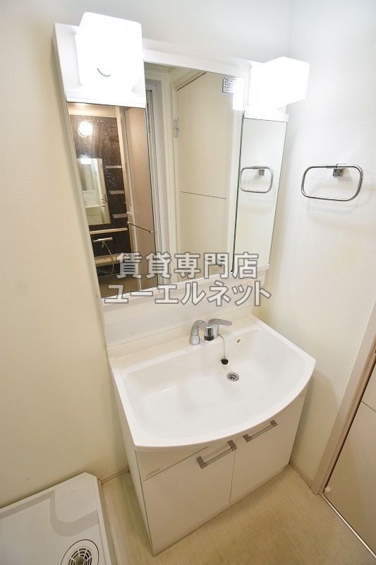 洗面設備　シャワー付洗面台