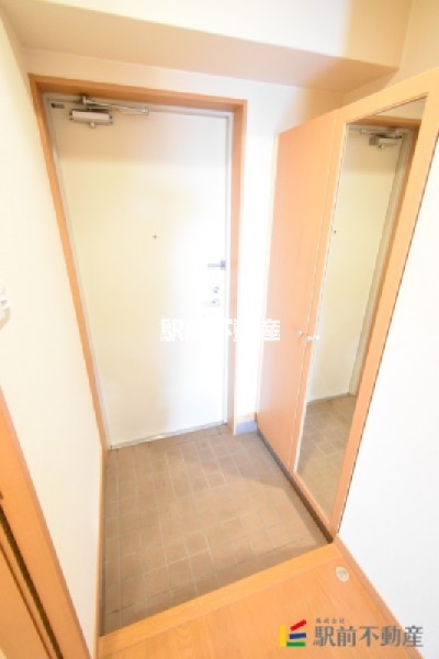 玄関　靴箱も大きい♪