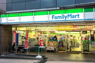 コンビニ　ファミリーマート 稲田堤南口店（コンビニ）まで486m