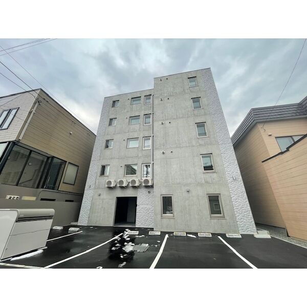 建物外観　エアコン、エレベーター付きの新築マンション♪