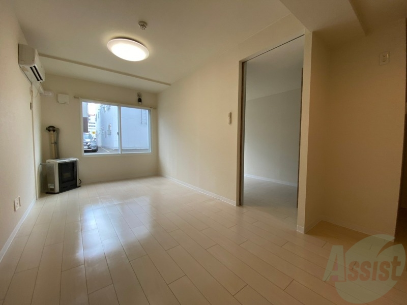 居室・リビング　リビングを別角度から撮ってみました。家具の配置もしやすそう。