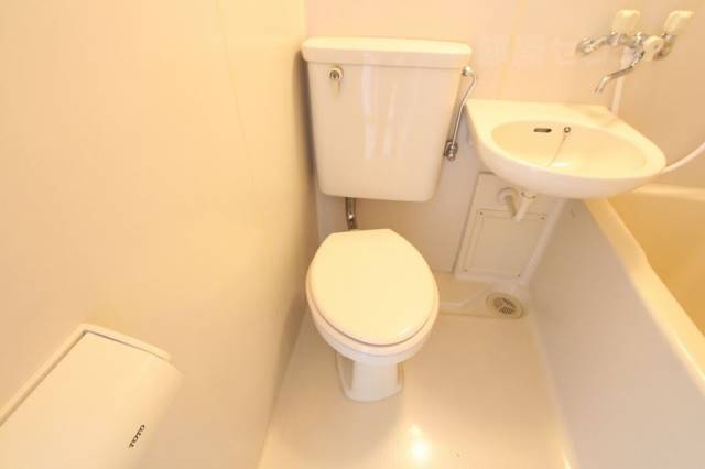 トイレ　※２０５号室の写真です