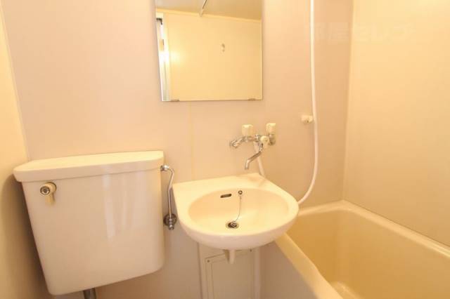 洗面設備　※２０５号室の写真です