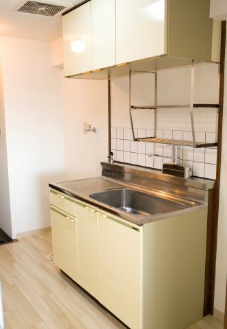 キッチン　別部屋同間取りのお写真となります。参考にご覧くださいませ。