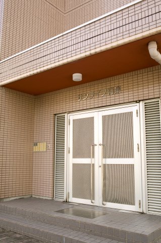 エントランス　別部屋同間取りのお写真となります。参考にご覧くださいませ。